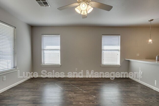 Building Photo - 407 Vail Cir