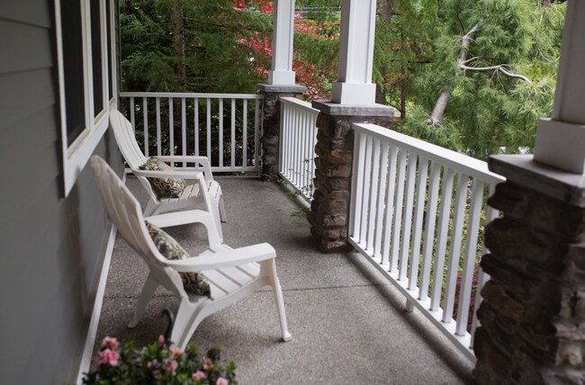 Foto del edificio - 2504 Fir Crest Blvd