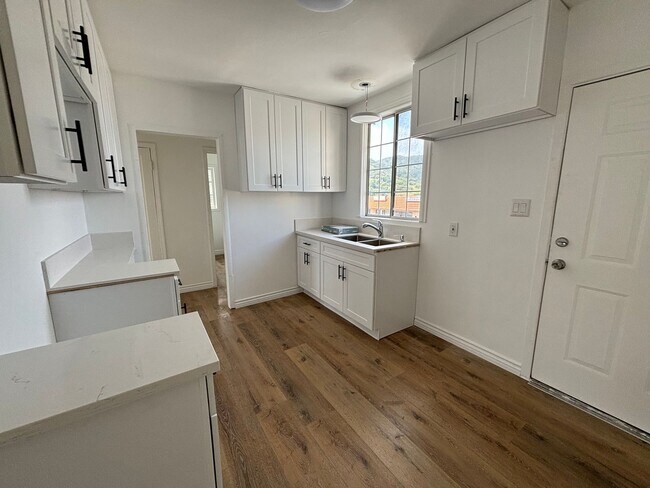 Building Photo - Foothill, 7424