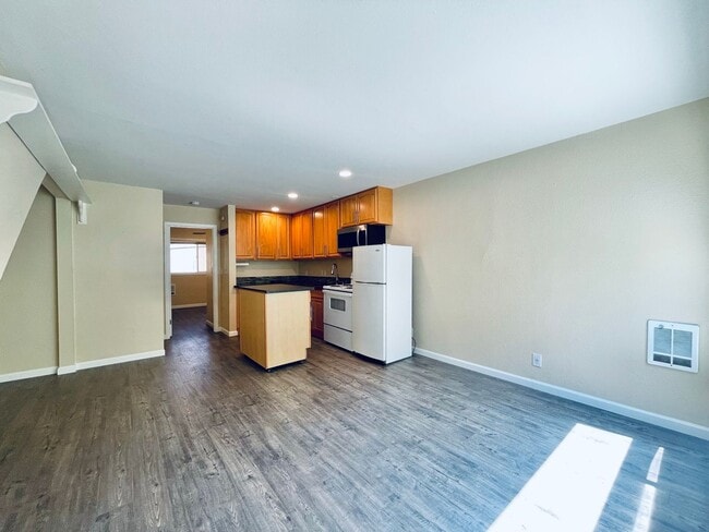 Building Photo - 120 14th Ave