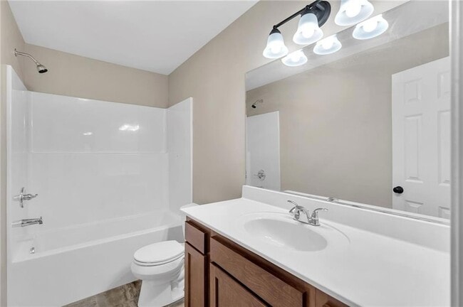 Building Photo - 125 Sharon Ave