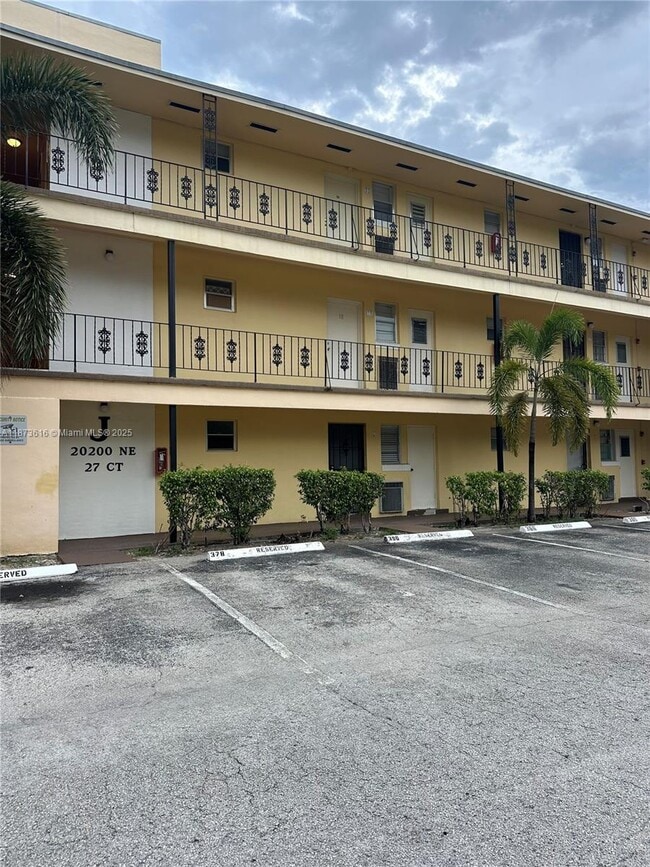 Building Photo - 20200 NE 27th Ct