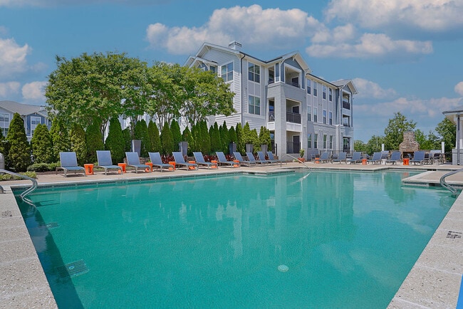 Building Photo - Crest at Brier Creek