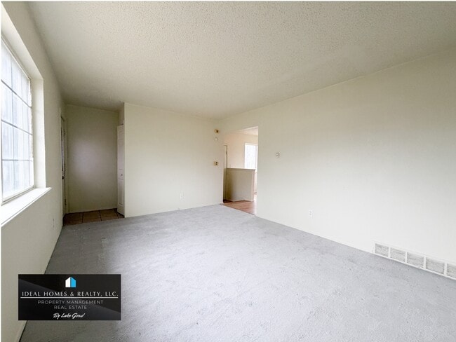 Building Photo - 2104 Flamingo Dr