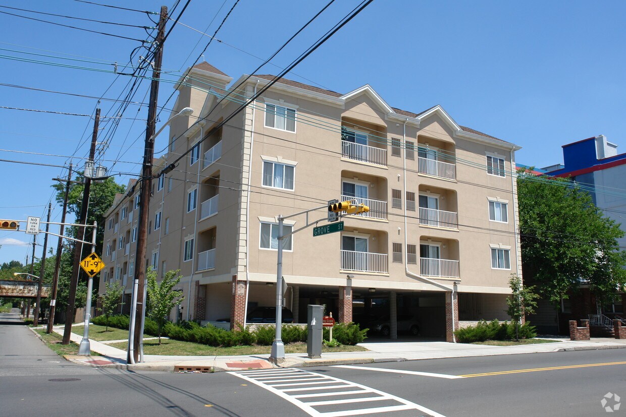 Building Photo - 349 W Grand St