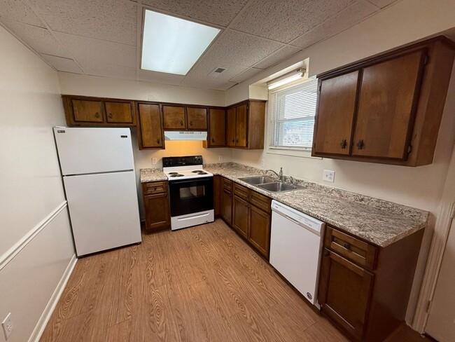 Building Photo - 3607 Lark Cir