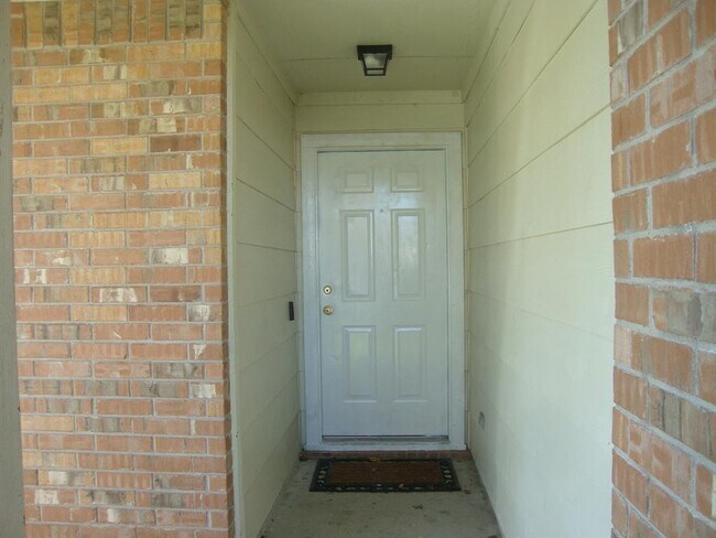 Building Photo - 16729 Jaron Dr