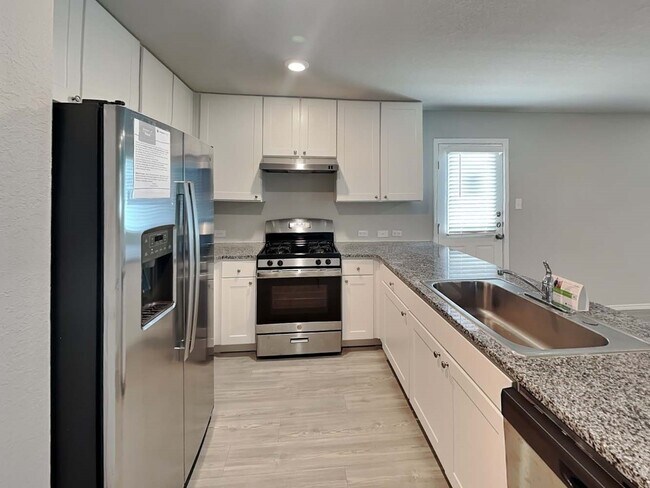 Foto del edificio - 5738 Leon Pl