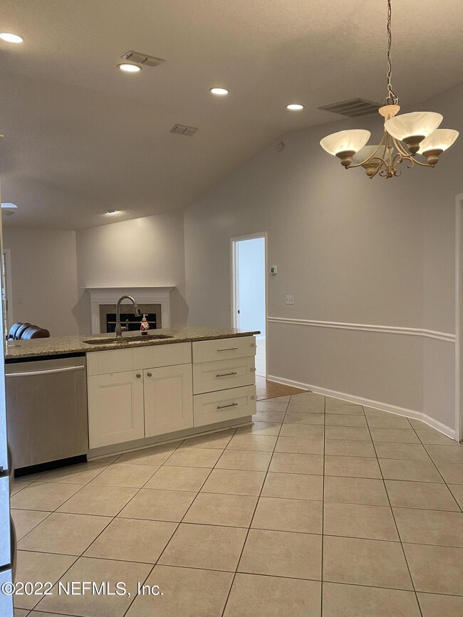 Building Photo - 3335 Pintail Dr N