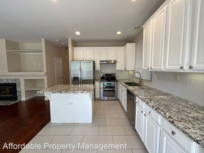 Building Photo - 4 br, 3 bath House - 766 Pacu Terrace