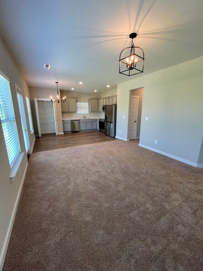 Foto del edificio - Home for Rent in Eva, AL!!! Available to V...