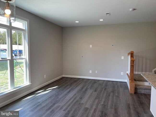 Building Photo - 114 Coralyrose Ct