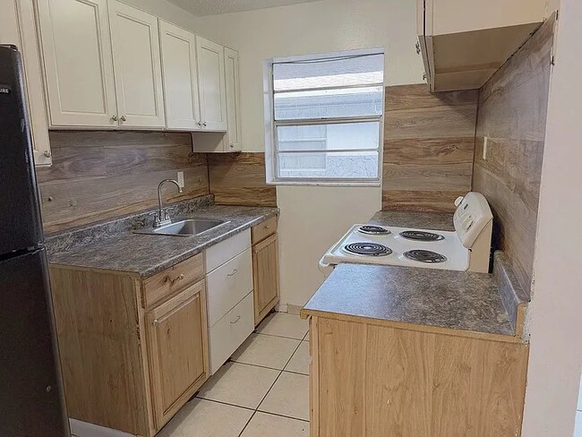 Foto del edificio - 525 NW 62 Ave