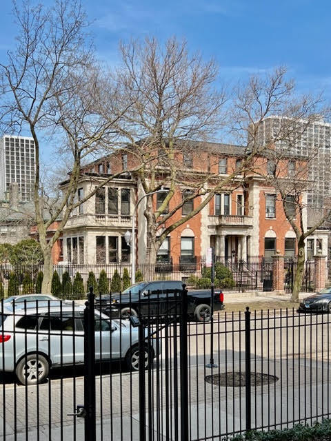 Building Photo - 815 W Buena Ave