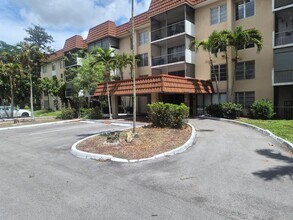 Building Photo - 4166 Inverrary Dr