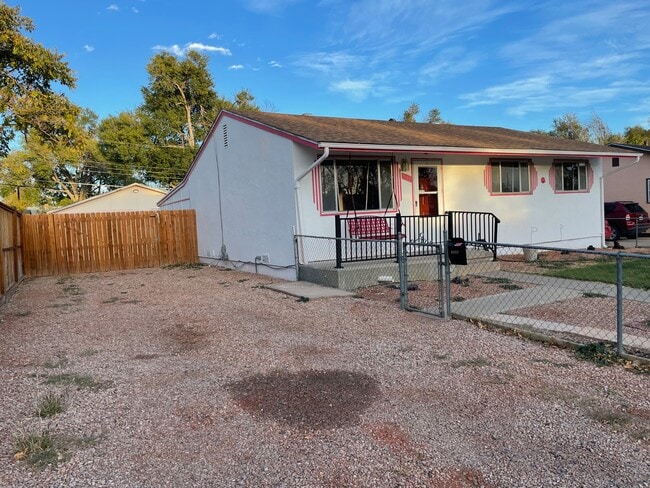 Front & Driveway - 3116 Skyview Ave