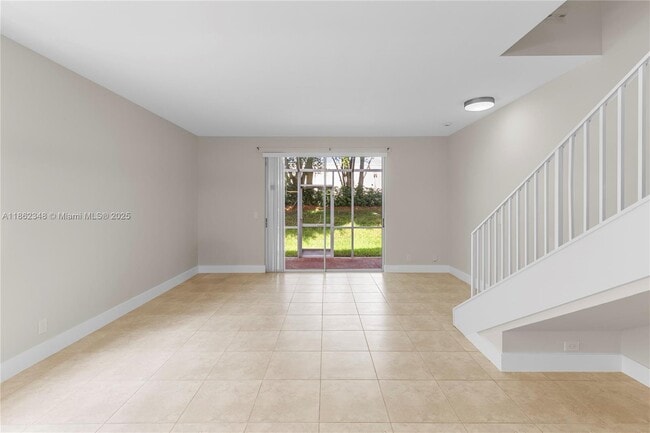 Building Photo - 1081 Sorrento Dr