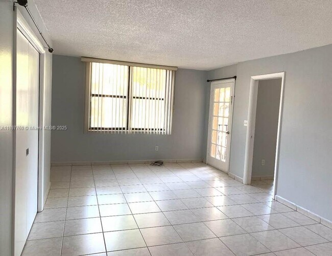 Building Photo - 14501 N Kendall Dr