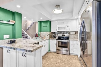 Building Photo - 760 Silver Dr