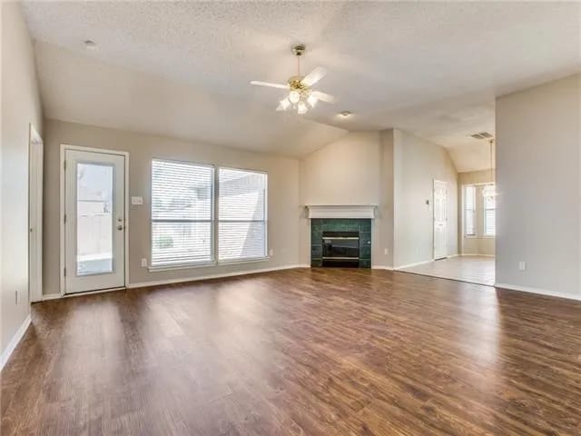 Building Photo - 2430 Norwich Dr