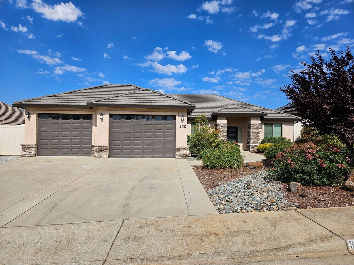 930 Coggins St, Redding, CA 96003 House Rental in Redding, CA