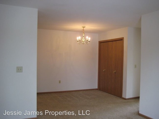 Building Photo - 2130 Birch Rd