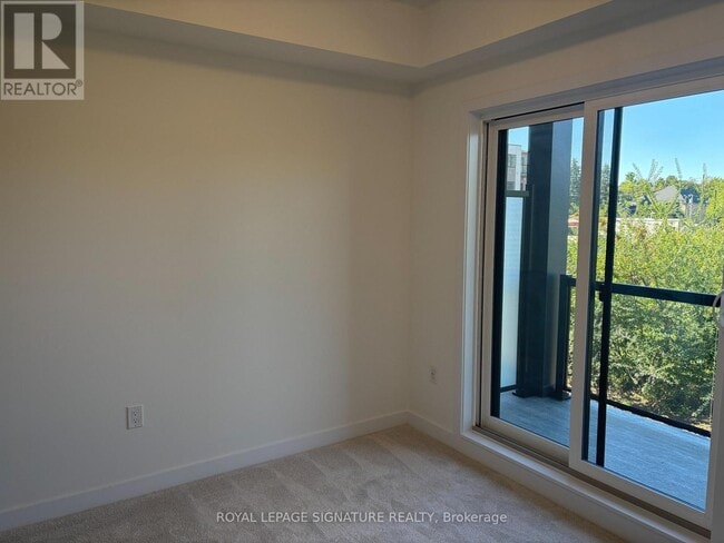 Photo du bâtiment - 42 Lowes Rd W