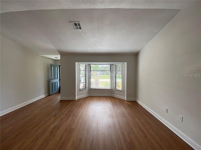 Foto del edificio - 3892 Suburban Ln