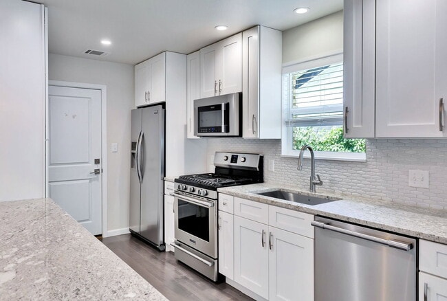 Foto del edificio - 2815 Inridge Dr