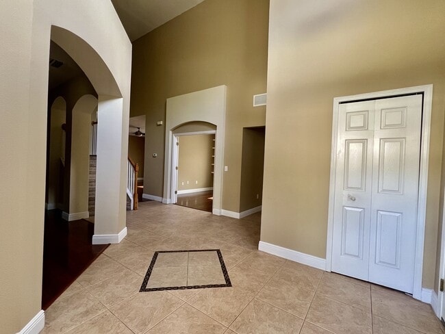 Building Photo - 10904 Summerton Dr