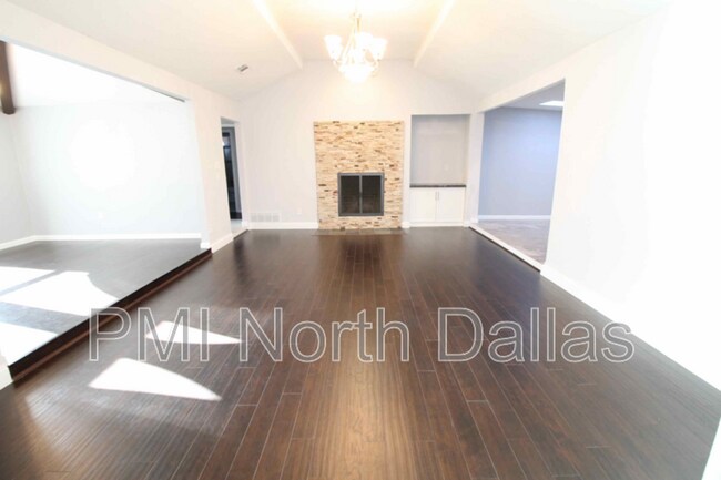 Foto del edificio - 1004 Woodland Way