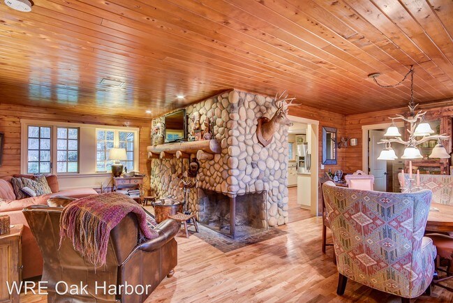 Building Photo - 2123 Madrona Way