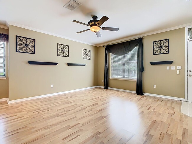 Building Photo - 2 Bedroom 2 Bathroom Townhome is Siena at ...