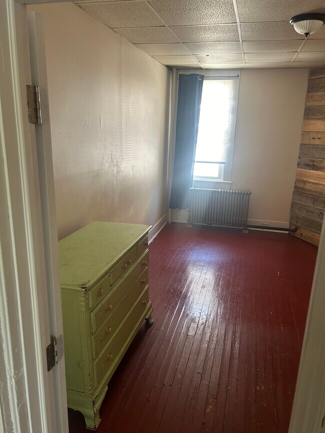 Building Photo - 825 S Webster Ave