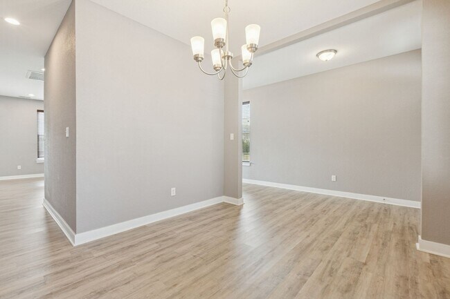 Foto del edificio - 4 bed/2.5 bath Ready Now- Norfolk