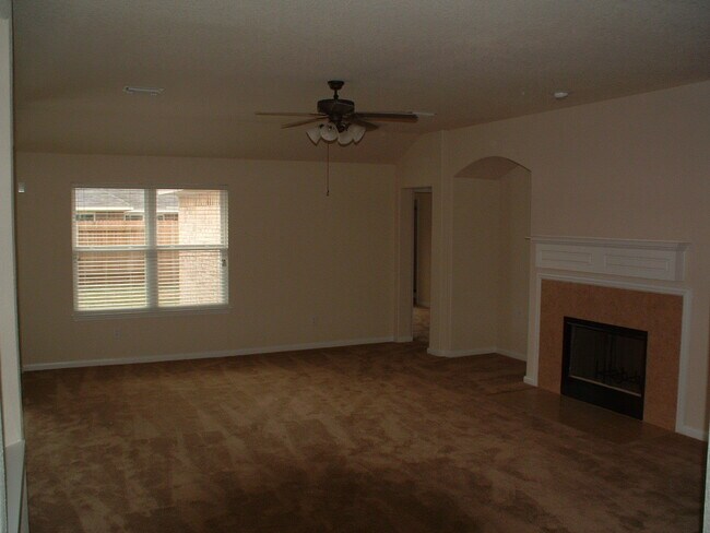 Building Photo - Cypress Mill Park - 3/2/2 - 2064/sqft - On...