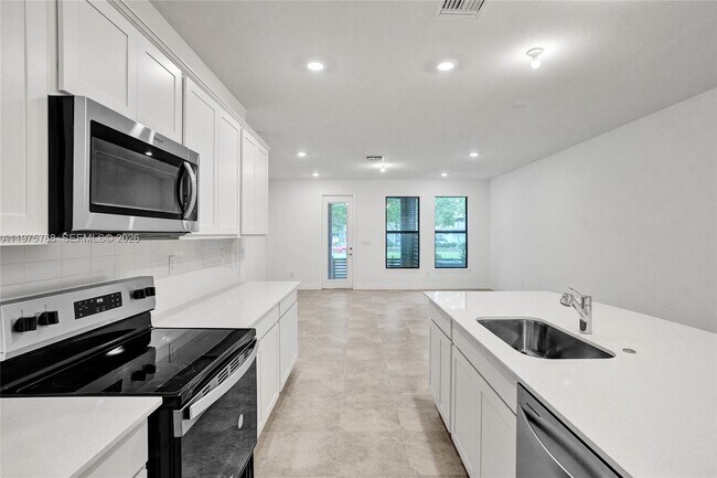 Foto del edificio - 8339 NW 7th Pl