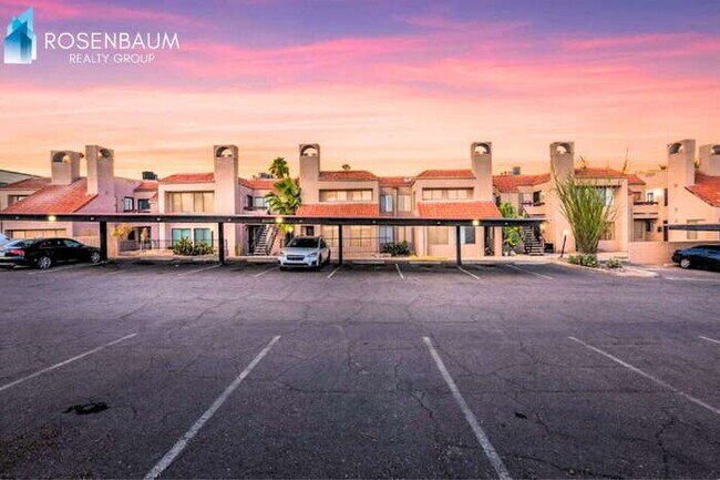 Building Photo - Charming & Light-Filled 2-Bedrooms Condo in Tucson!