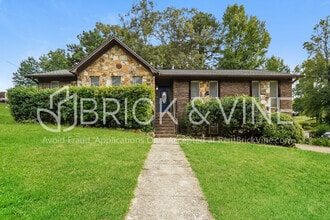 Building Photo - 2228 Cedarcrest Dr