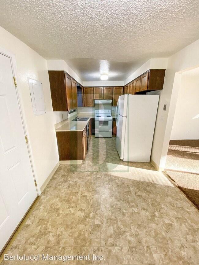 Foto del edificio - 350 NW Willamina Dr