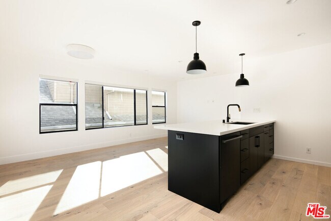 Foto del edificio - 2811 3rd St