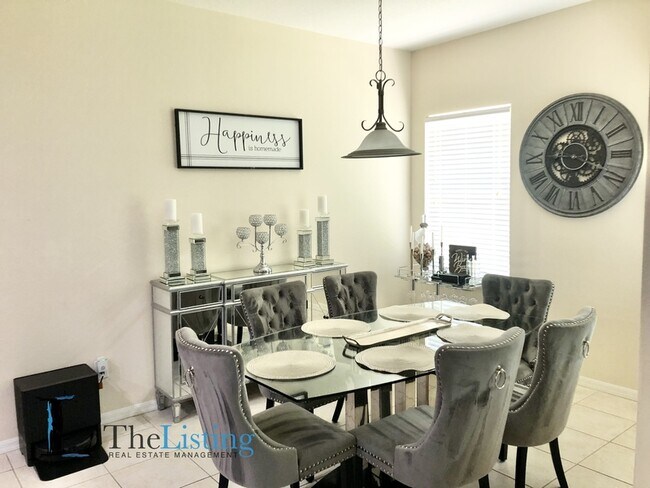Foto del edificio - 7411 Surrey Wood Ln