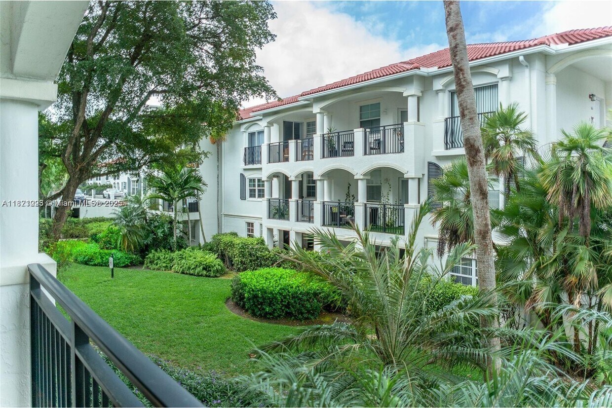 Foto principal - 3215 NE 184th St