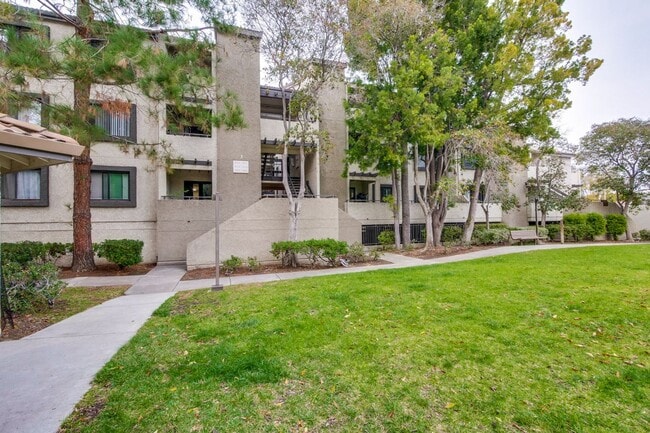 Building Photo - 1 Bed 1 Bath With Lots of Amenities!