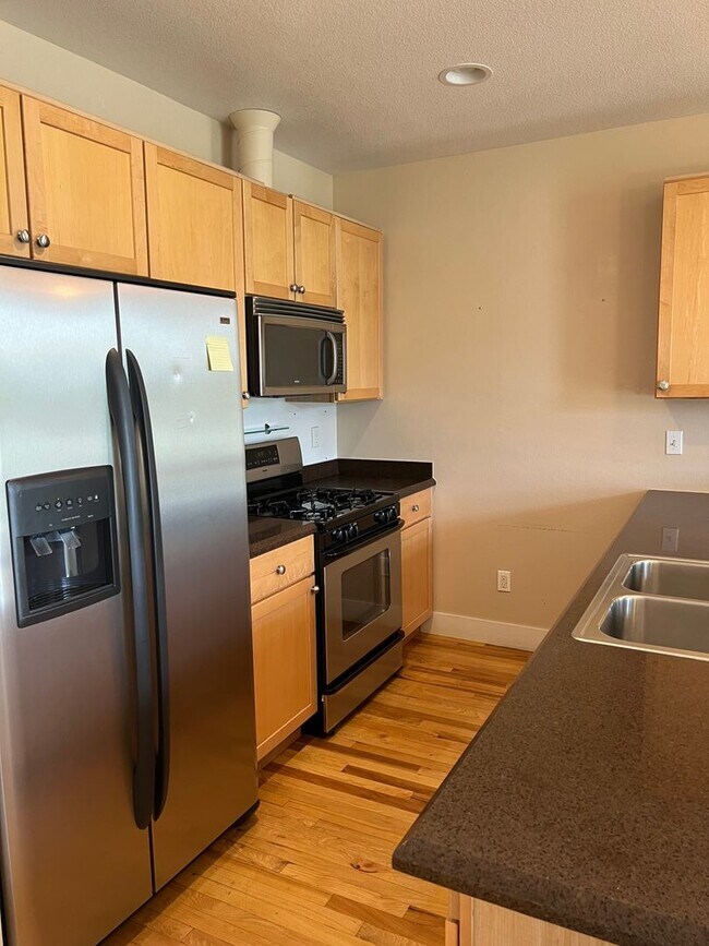 Building Photo - 2BD/2.5BA Gorgeous Condo, Tennyson St Denv...