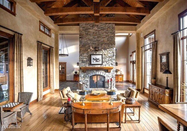Foto del edificio - 6207 Davos Ln