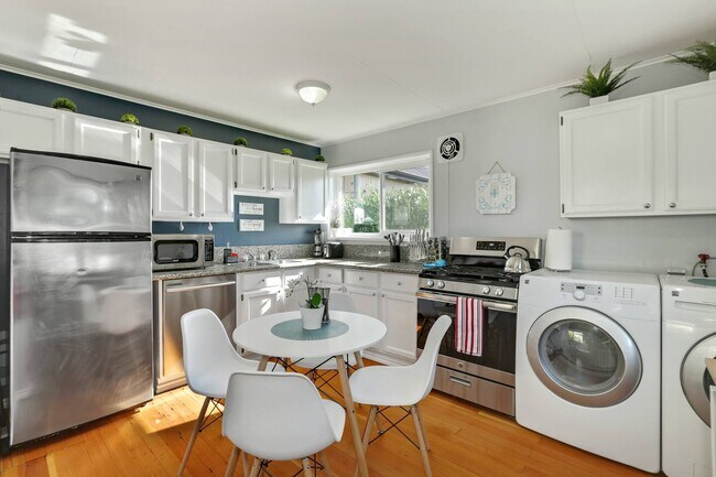 Foto del edificio - 609 Morris Ave S