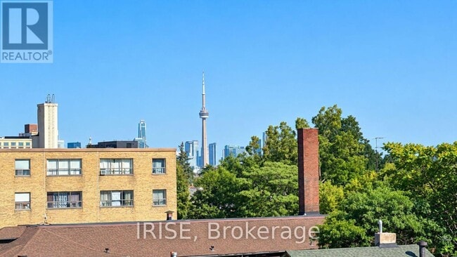 Building Photo - 1660 Bloor St W