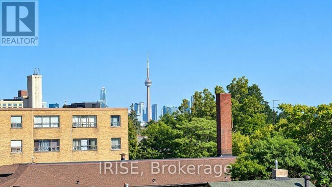 Photo du bâtiment - 1660 Bloor St W