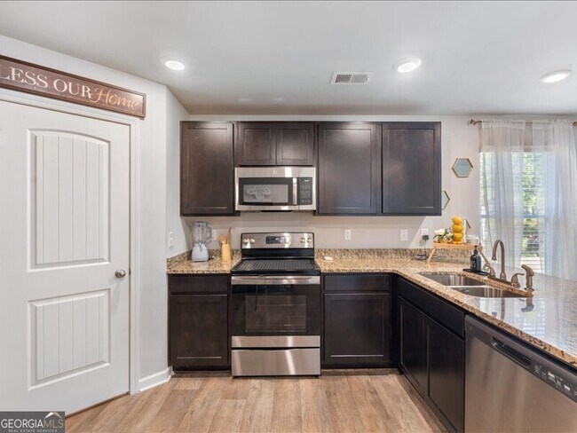 Foto del edificio - 174 Goodall Woods Dr